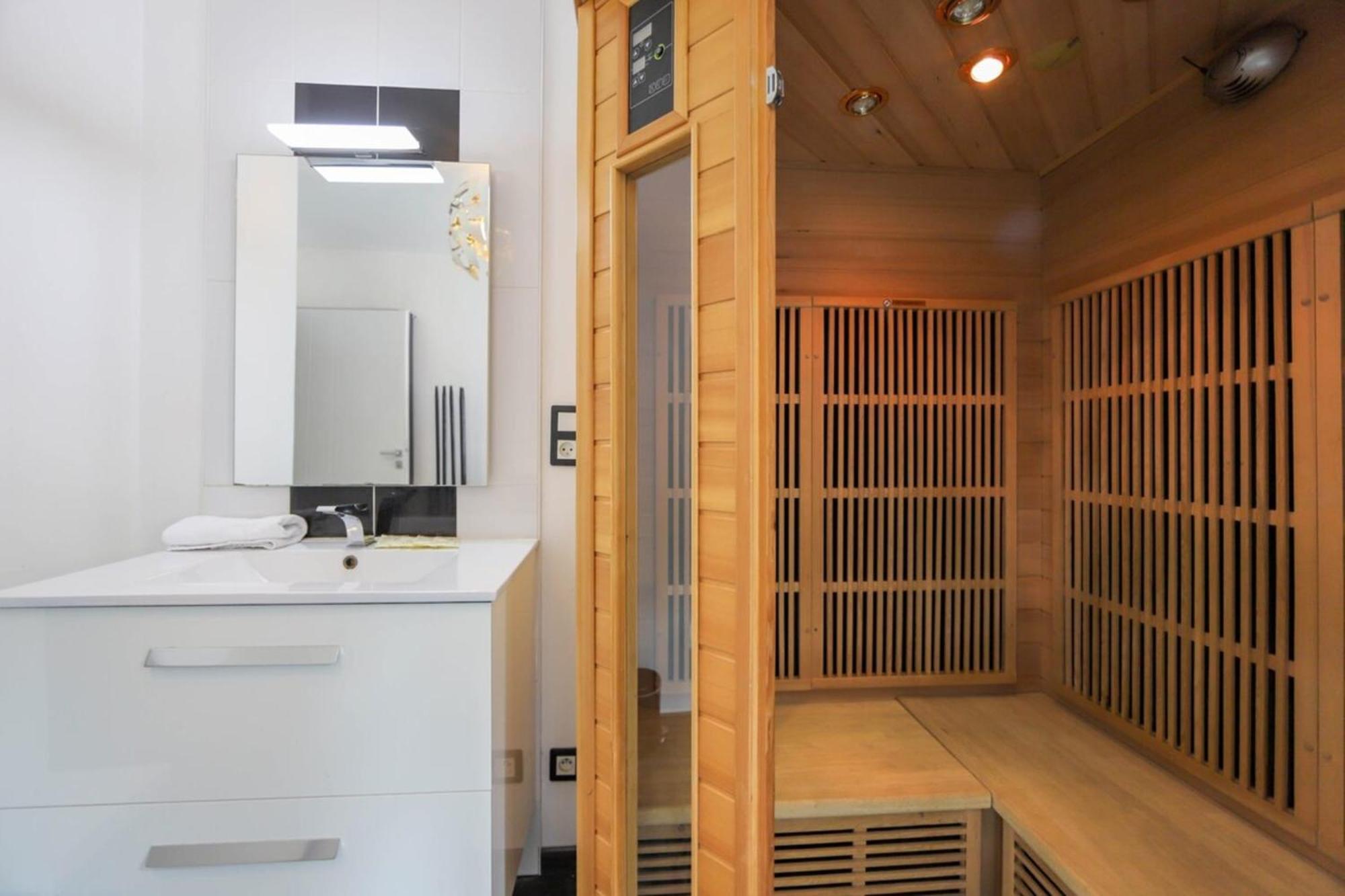 2 Bd Apartment With Sauna In The Center Of Annecy Bagian luar foto